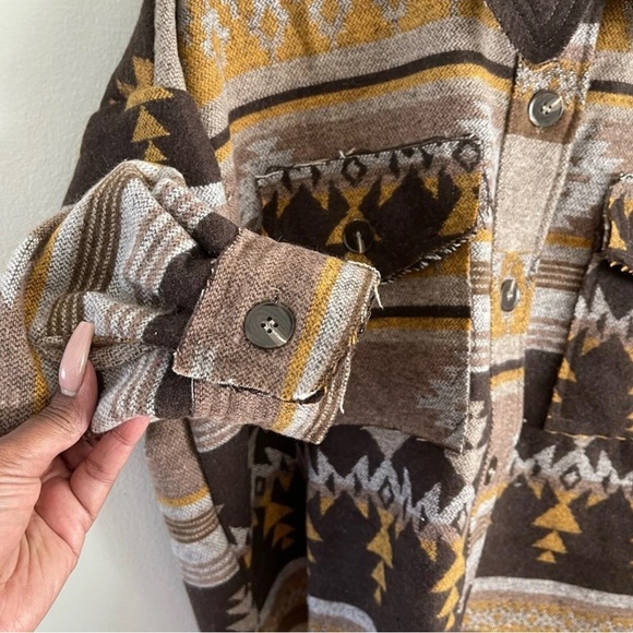 Western Aztec Southwest Western Jacket Pockets Distressed Hem Detail - Picture 4 of 10